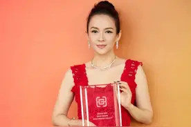 《卧虎藏龙》上映25周年，章子怡拥抱李安回应再获奖：难以言喻的幸福图片