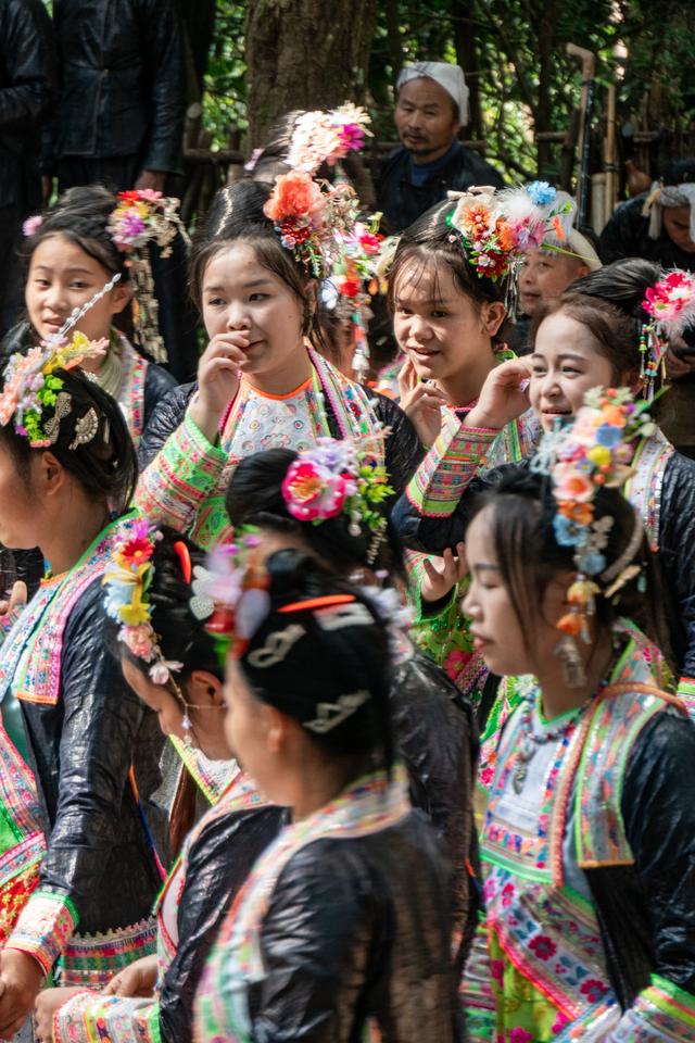 镰刀剃头，火枪为伴：我与岜沙苗寨的时空穿越之旅
