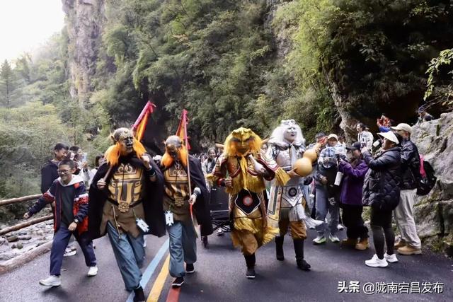 宕昌官鹅沟解锁流量密码！“小钻风”引爆山水景区新玩法
