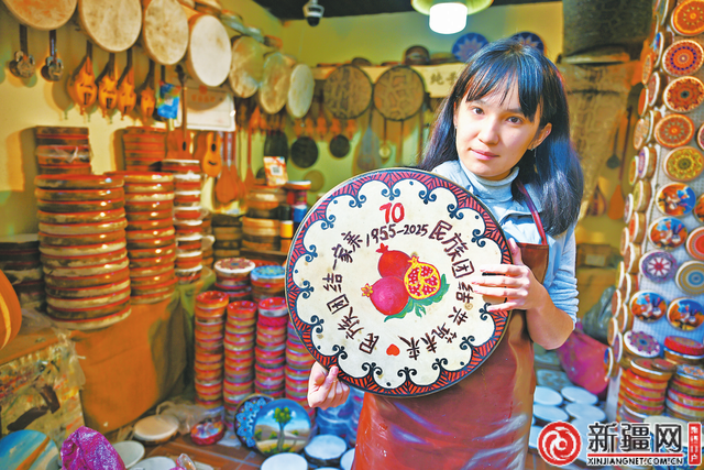 大巴扎里的多彩画卷
