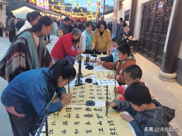 汉裳邀月庆双节 雅集情满桐心巷