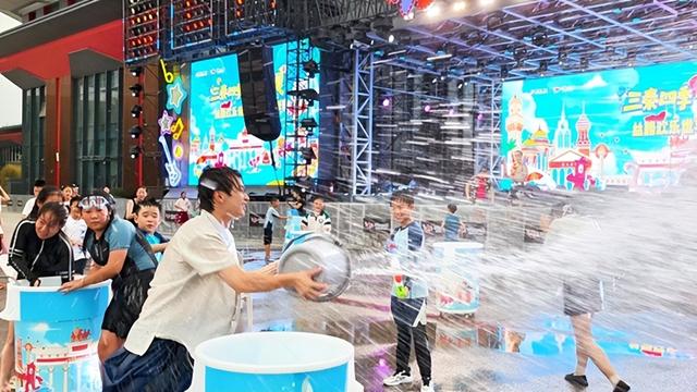 畅玩一夏“嗨”不停！丝路欢乐世界暑期热潮涌动 金秋惊喜即将来袭