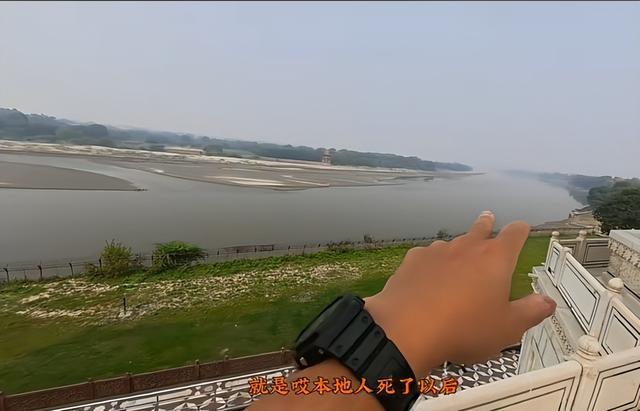 东北小伙闯印度，窜稀5天，参观火葬场发现骨灰撒恒河，恶心坏了