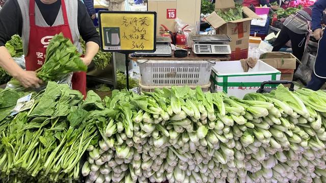 轨道直达的赶场地！地方超大，东西多，买菜这些超方便