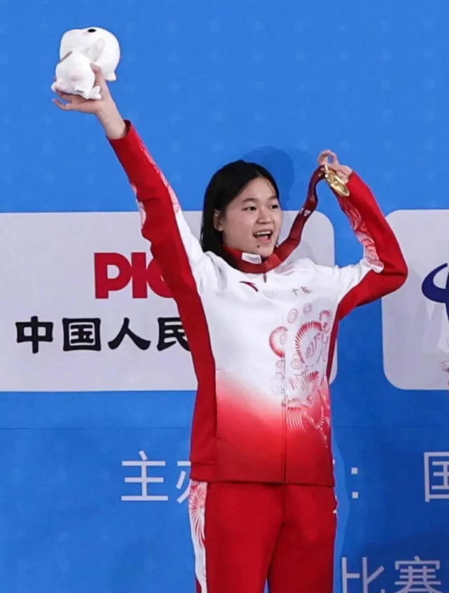 刚复出就夺冠！被两位教练保驾护航的全红婵，难怪陈芋汐那般评价