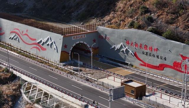 川西自驾圈炸锅了！成都3.5小时飙拢海螺沟，网友：真是绝美天路