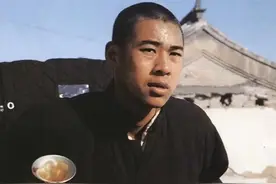 再看《骆驼祥子》才发现，祥子堕落的真正原因，与小福子无关！图片