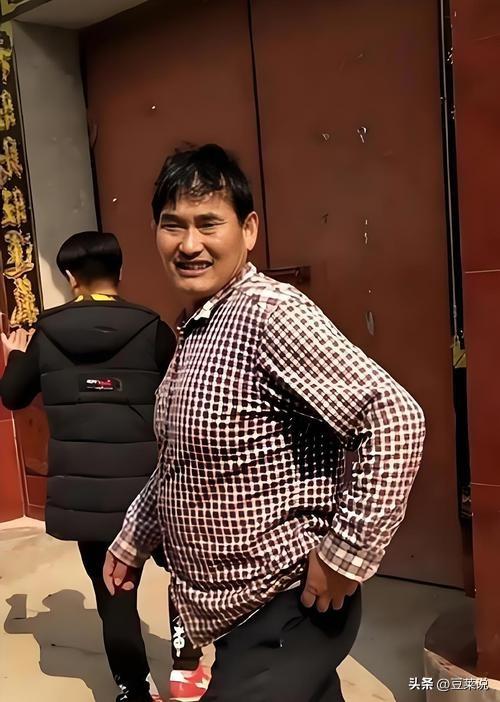 钱再多有什么用？如今56岁大衣哥的真实现状，给所有网红提了个醒