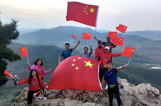神仙居巨幅国旗亮相，山河为证，国庆超震撼打卡地！