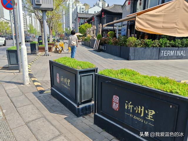 参观临沂市沂州里。城市里就应该多一些这样让市民吃喝玩耍之地