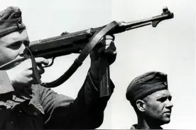 不仅仅是打嗝，MP40冲锋枪都有哪些缺点？图片
