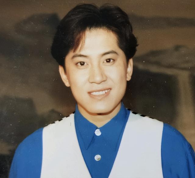 他8次上春晚，作死被捕入狱，今54岁无人问津，老搭档也断了联系