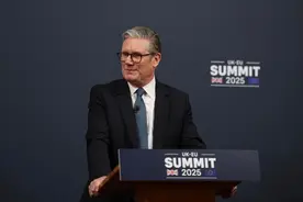 美国施压澳大利亚上调军费，不到24小时，英国宣布进入战备状态图片