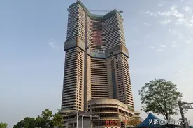 曾经烂尾的宣城第一高楼——时代大世界，安徽省内罕见超高住宅楼图片