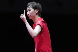 国乒大冷门！王曼昱连输2局，4-0领先被轰11-2，前世界第1冲8强！图片