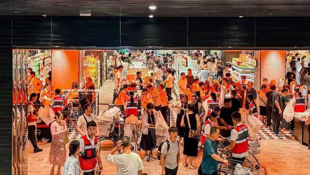 上海游客第一次去胖东来，比网上传的更离谱，被吓到赶紧结账走人