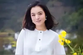 38岁离婚带娃的女歌手白雪，没想到在44岁嫁给比自己小8岁的男子图片