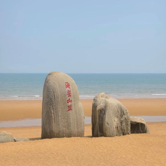 我是上海人，游万平口，人挤沙硌脚，晚上看高压水柱带烟花挺热闹