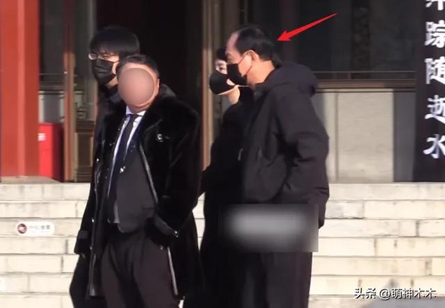 唐嫣疑现身悼念罗晋父亲，打扮严实在入口迎宾，被曝曾悄悄去探病