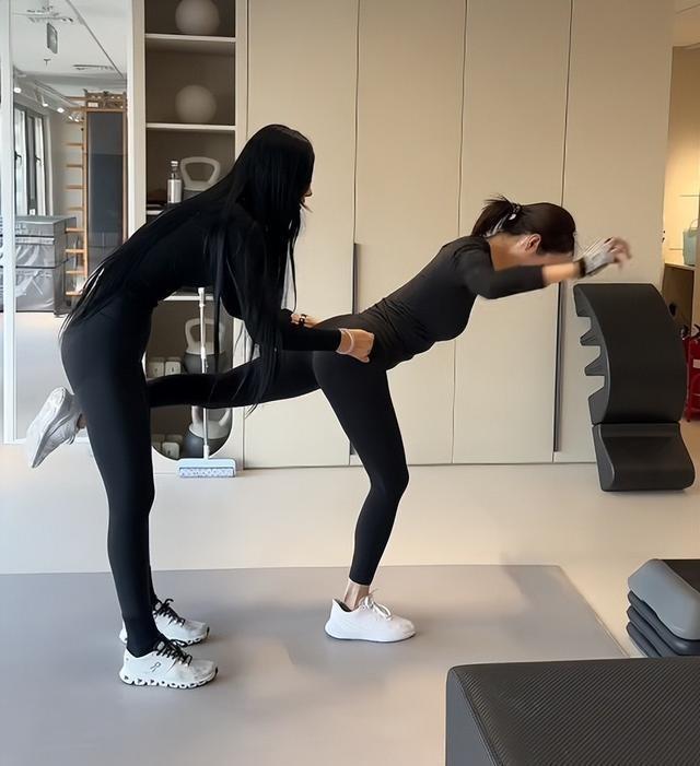 李纯婚后放纵开始还债了，健身累到大腿颤抖，带上北京爷们一起练