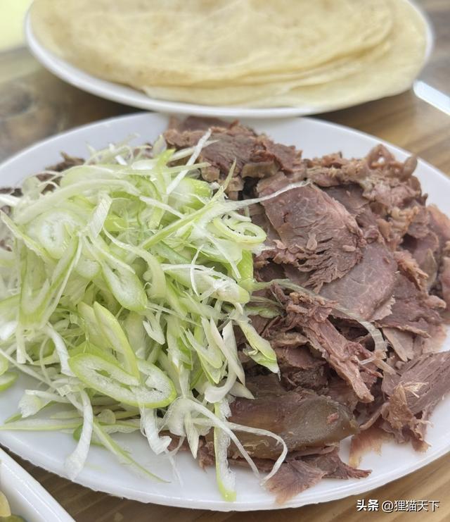 山西长治在三省交界处，这里坐飞机火车方便，潞城甩饼配卤肉好吃