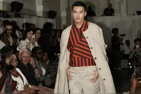 胡兵，伦敦时装周压轴出场，霸气十足，回头率百分百惊呆外国友人图片