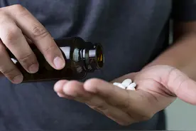 长期吃二甲双胍，真正的副作用是这2个！出现这8种情况，赶紧把二甲双胍停掉图片