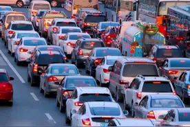 国内最常见的5种颜色车牌，看到最后2种躲远点，一般惹不起图片