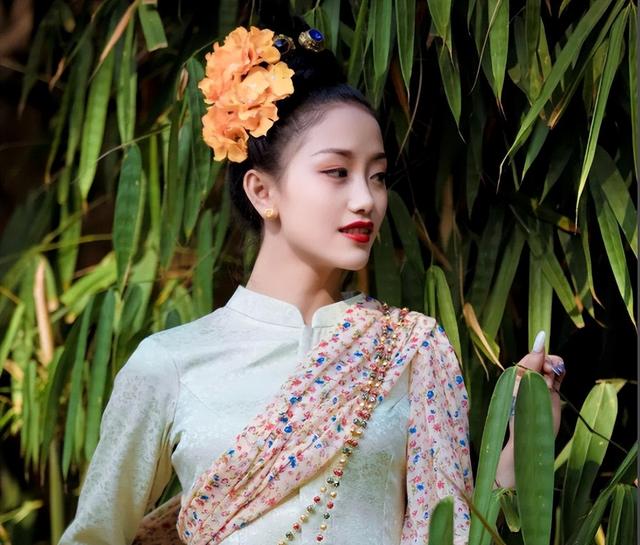 老挝姑娘来中国游玩一周，回去后直言：家乡与中国差距一目了然