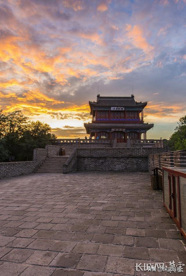 山海关老龙头：长城与大海握手的地方