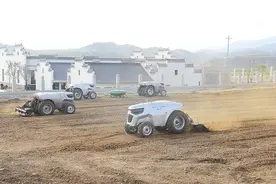 “智牛”耕地 “大昆虫”测土 湖北首个伏羲农场5月在十堰建成图片