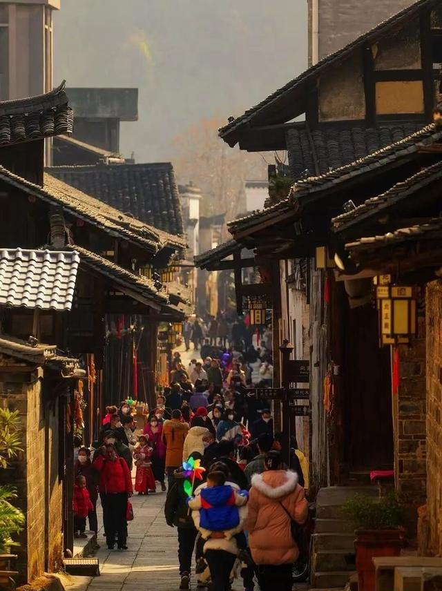 高铁直达！适合带父母慢游的6个历史古城，物价低，节奏慢！