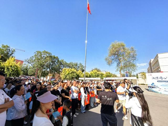 2025年武汉公共文化志愿服务边疆行顺利启程，武汉图书馆博乐分馆正式揭牌