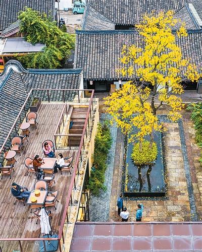 古宅焕新引客来（侨乡新貌）