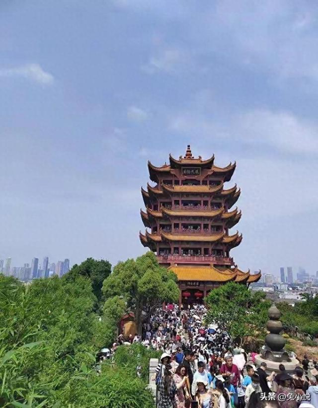 武汉五一挤到失控，终于明白：这座城爆红，根本不靠运气