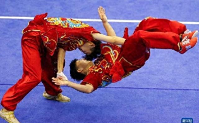 武术高手的训练法！从形意拳到太极拳，掌握背阔肌和肱骨的奥秘！