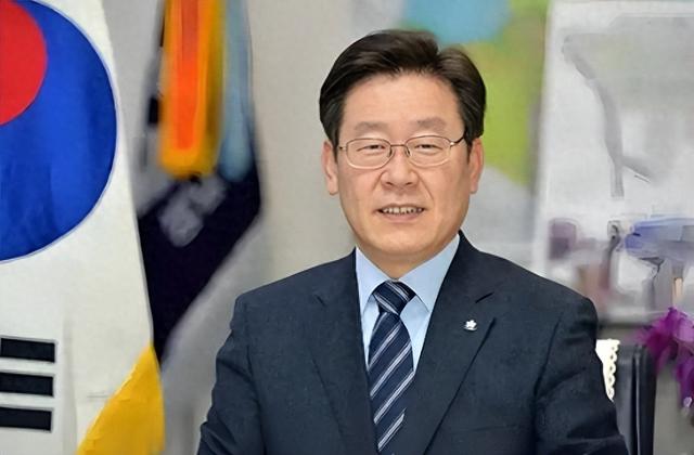 李在明想得挺美，自己亲自访美，派代表团赴华，邀中美到韩国做客，盼中方大人有大量