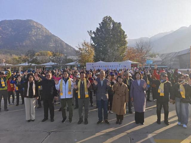 泰安迎来今年最大规模入境旅游团队 韩国京畿道山岳联盟秋季登山大会在泰山启幕