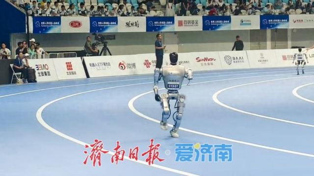 断臂跑完1500米全程，济南造机器人平衡能力刷屏