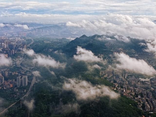 “雄奇山水 新韵重庆”看南山云海翻涌