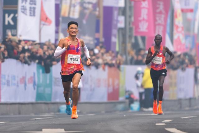 聚焦2026重马｜冠亚军出炉！男子组亚军丰配友刷新重马赛道国内纪录