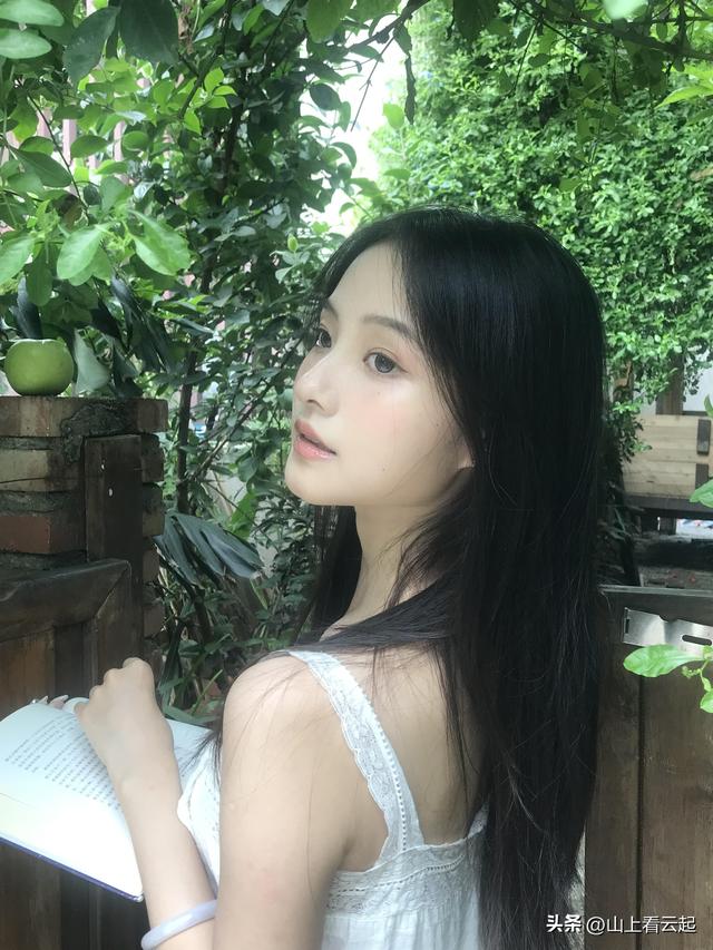 北京校花，颜值惊为天人 这堪称上帝吻过的容颜 美的发光！