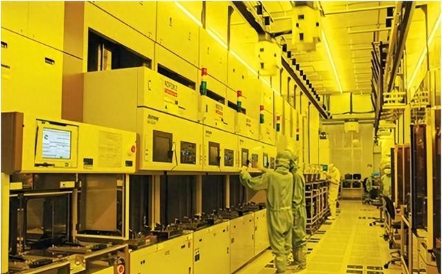 中国大量进口光刻机相关设备，阿斯麦CEO称：中国客户什么都要