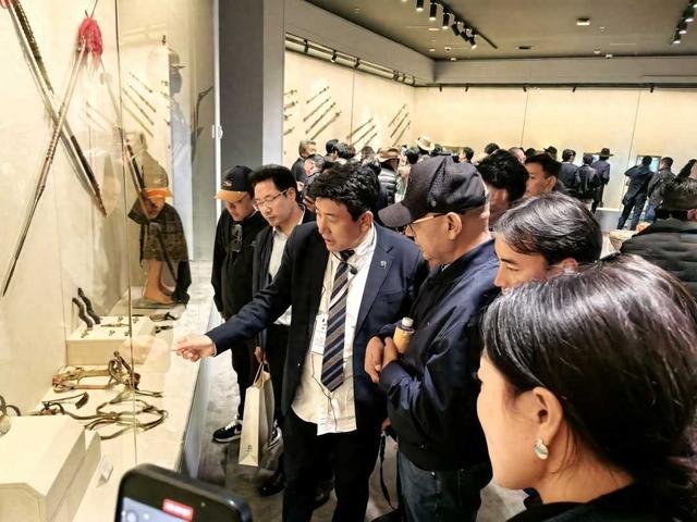 首届西藏喜马拉雅文化艺术与古物双年展助力文旅融合谱新篇