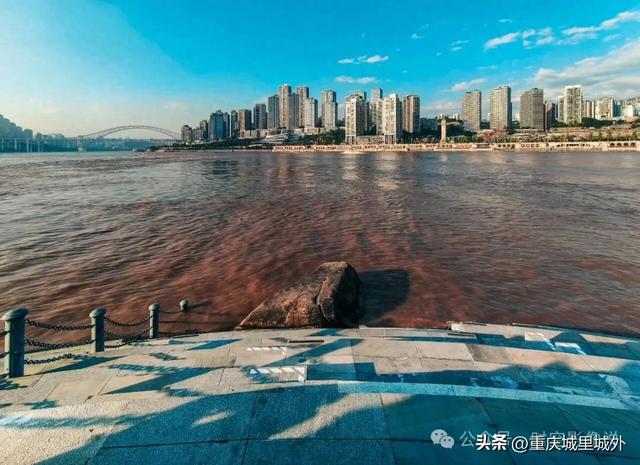 一组“进一步开放了”的重庆朝天门广场美图,“亲水”就不要想了