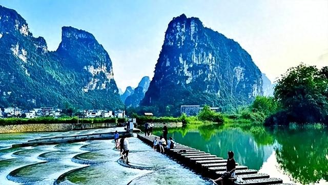 不去桂林了！这里比桂林美20倍，景色不输九寨！美食堪比南宁！