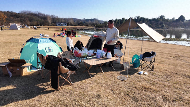 冬日暖阳引客来 霍山东淠河湿地公园成热门打卡地