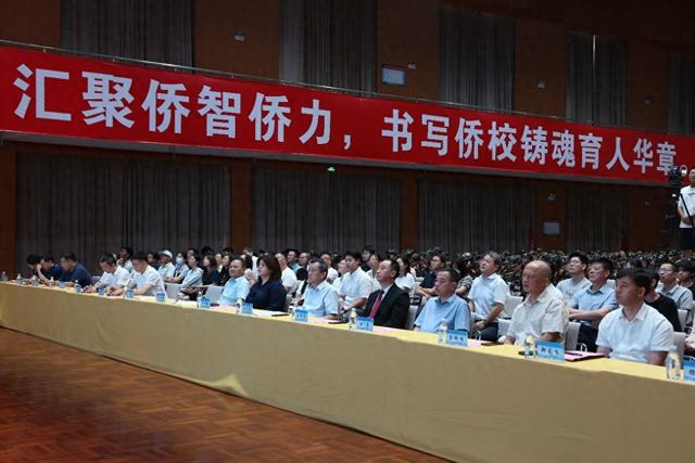 仰恩大学在全国民办高校中首开“侨课”