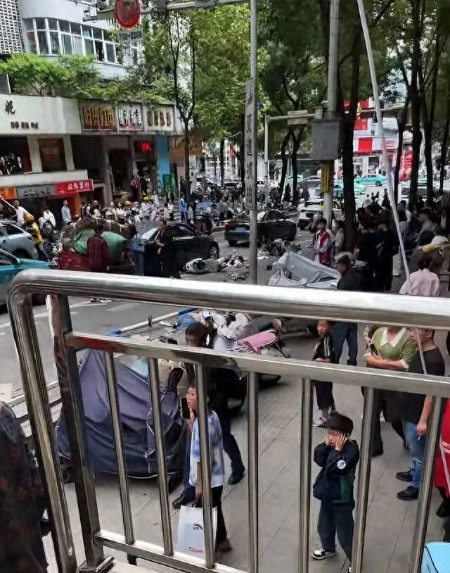 重庆奔驰肇事女子系主任医师!
