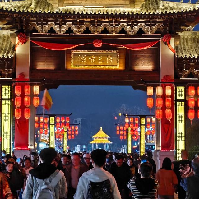 独家揭秘！30亿播放的“天女散花”真人版长啥样？